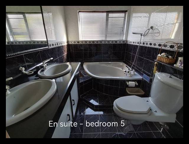 5 BEDROOM HOUSE FOR SALE IN OVERPORT